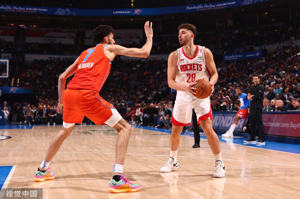 面激励球员 面激励球员